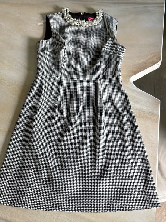Betsey Johnson Dresses & Skirts - Betsey Johnson Black & White Houndstooth Sleeveless Dress with Pearl Collar
